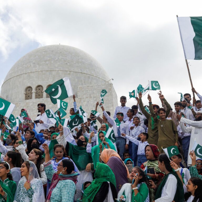 2022-08-14T092743Z_1751041711_RC29WV922IOT_RTRMADP_3_PAKISTAN-INDEPENDENCEDAY-1