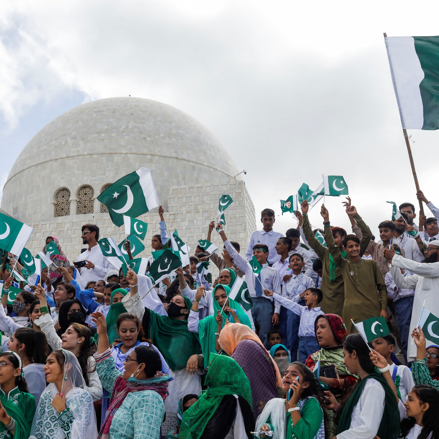 2022-08-14T092743Z_1751041711_RC29WV922IOT_RTRMADP_3_PAKISTAN-INDEPENDENCEDAY-1